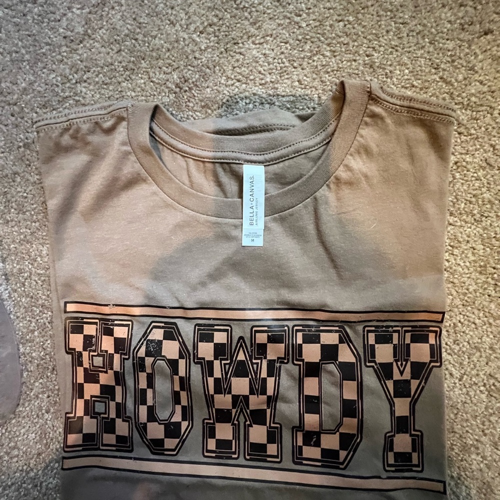 Tan Graphic T-Shirt with 'Howdy' Print